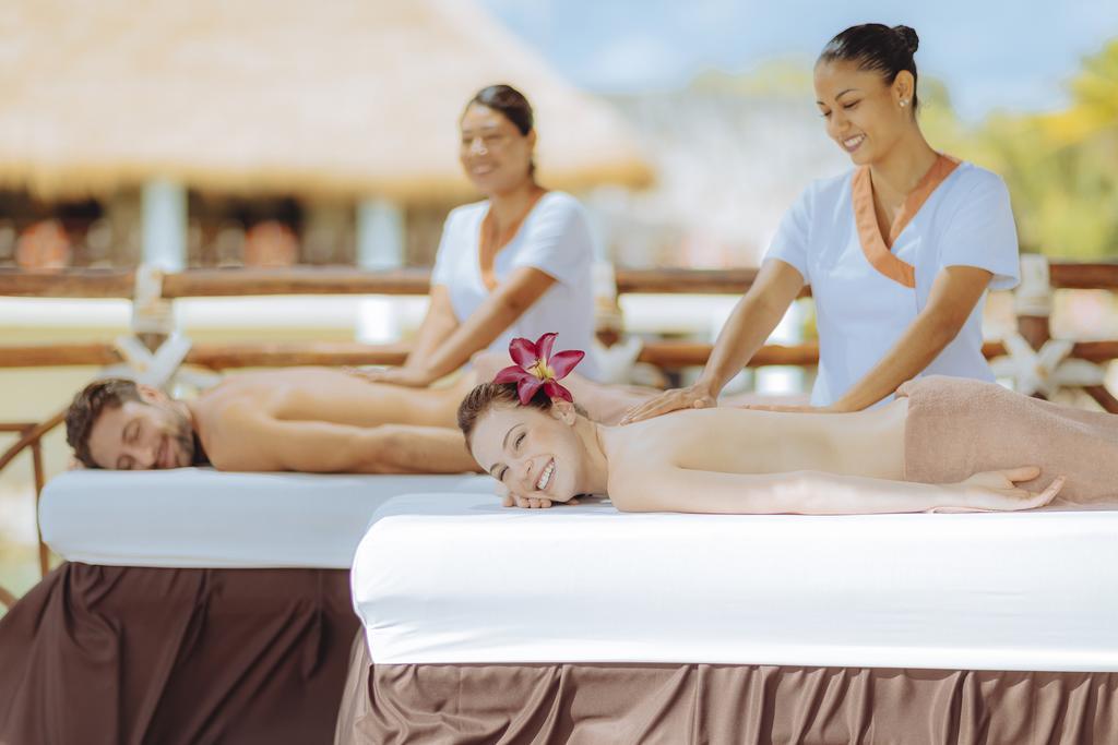 Occidental At Xcaret Destination Hotel Xcaret Park Exterior photo Massage therapists at work