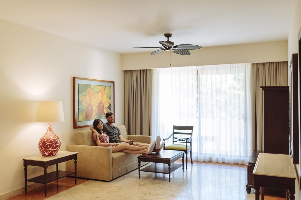 Occidental At Xcaret Destination Hotel Xcaret Park Exterior photo A living room with a ceiling fan